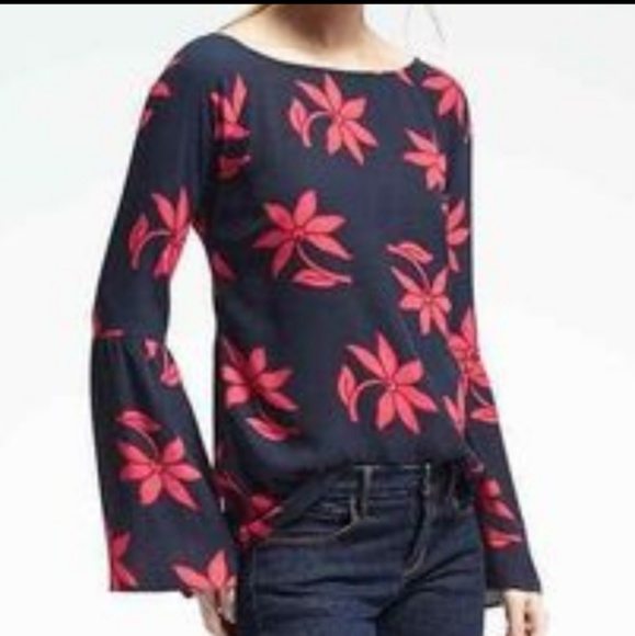 Banana Republic Tops - NWT Size M Banana Republic navy red floral top